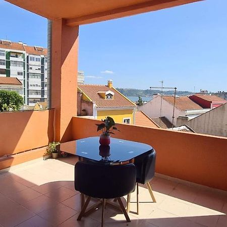 Relax In Lisbon For 4 People With Terrace And Parking Apartamento Exterior foto