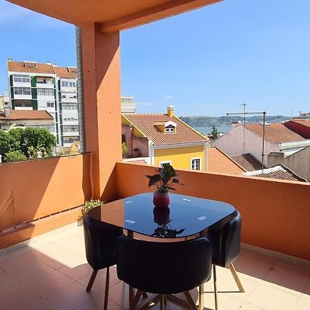 Relax In Lisbon For 4 People With Terrace And Parking Apartamento Exterior foto